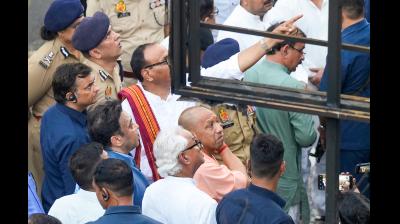 लखनऊ अग्निकांड: दो सदस्यीय एसआईटी का गठन, 7 दिन में सौंपेगी रिपोर्ट, सीएम योगी ने रद्द किए सभी सरकारी कार्यक्रम