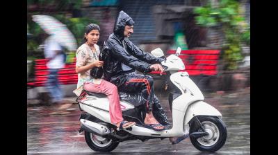 मुंबई में पहुंचा मानसून, रात भर जमकर हुई बारिश, अलर्ट जारी