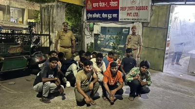 सार्वजनिक स्थानों पर शराब पीने वालों के खिलाफ चला पुलिस का विशेष अभियान, 350 से ज्यादा लोगों पर हुई कार्रवाई