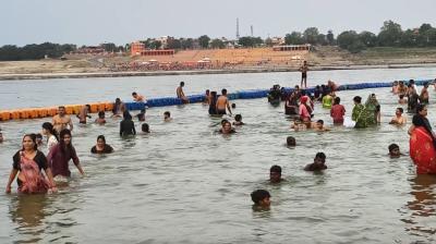 निर्जला एकादशी पर आस्था का महासंगम, त्रिवेणी संगम में हजारों श्रद्धालुओं ने लगाई पवित्र डुबकी