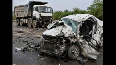 मध्य प्रदेश के मंदसौर में दिल्ली-मुंबई एक्सप्रेसवे पर कार की ट्रक से टक्कर: चार की मौत, दो घायल