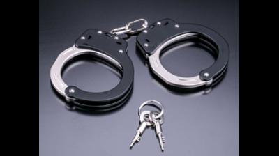 दिल्ली: गर्लफ्रेंड को लेकर मजाक रास न आया तो नाबालिग ने कैंची घोंपकर युवक को मारा, पकड़ा गया