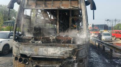 मेरठ में राजस्थान रोडवेज की डबल डेकर एसी बस में लगी भीषण आग, सभी यात्री सुरक्षित