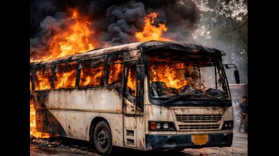 जयपुर: चलती बस में आग लगी, बाल-बाल बचे 60 यात्री