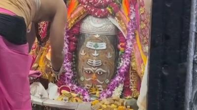 आषाढ़ माह के पहले दिन रजत चंद्र, त्रिशूल, त्रिपुंड से सजे बाबा महाकाल, राजा स्वरूप में भव्य शृंगार
