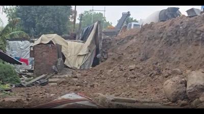 गुजरात: भरूच में वर्ल्ड ट्रेड सेंटर की दीवार मकान पर गिरी, मलबे में दबने से दो लोगों की मौत